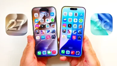 Deux iPhones affichant chacun le home screen d'iOS 26 vs iOS 27.