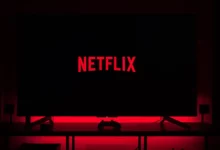 Application Netflix lancé sur une télévision avant d'utiliser les codes cachés Netflix.