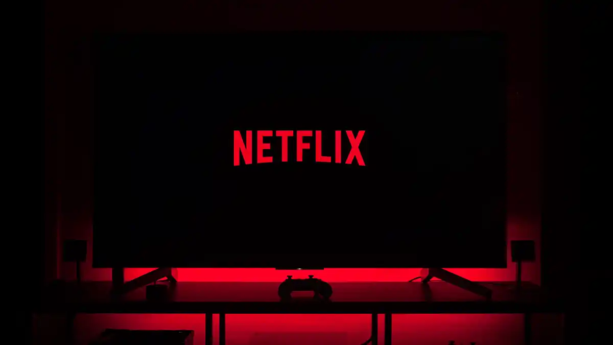 Application Netflix lancé sur une télévision avant d'utiliser les codes cachés Netflix.